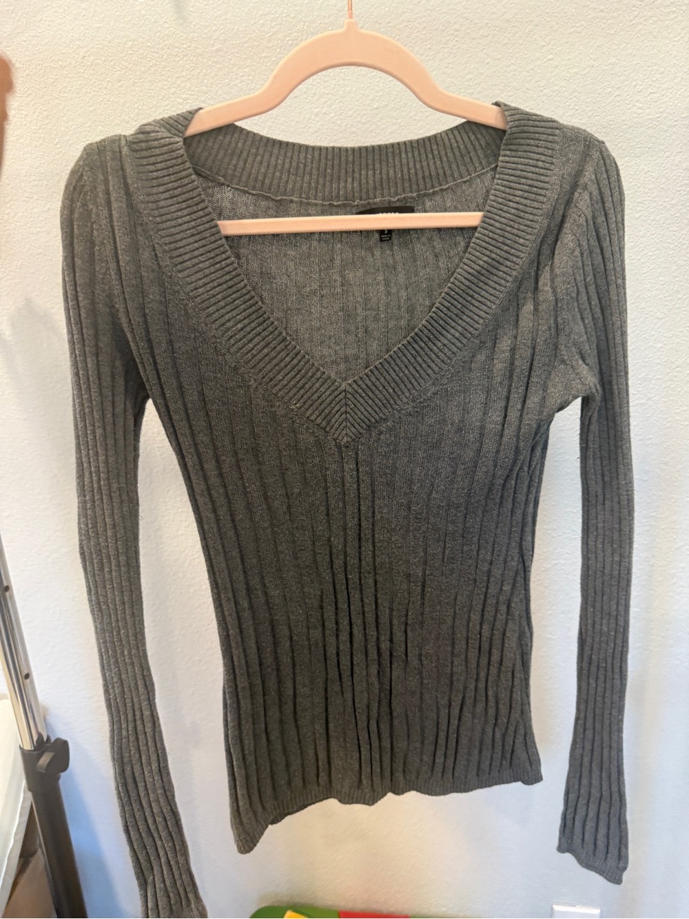 Express Gray Ribbed V-Neck Sweater Small no flaws